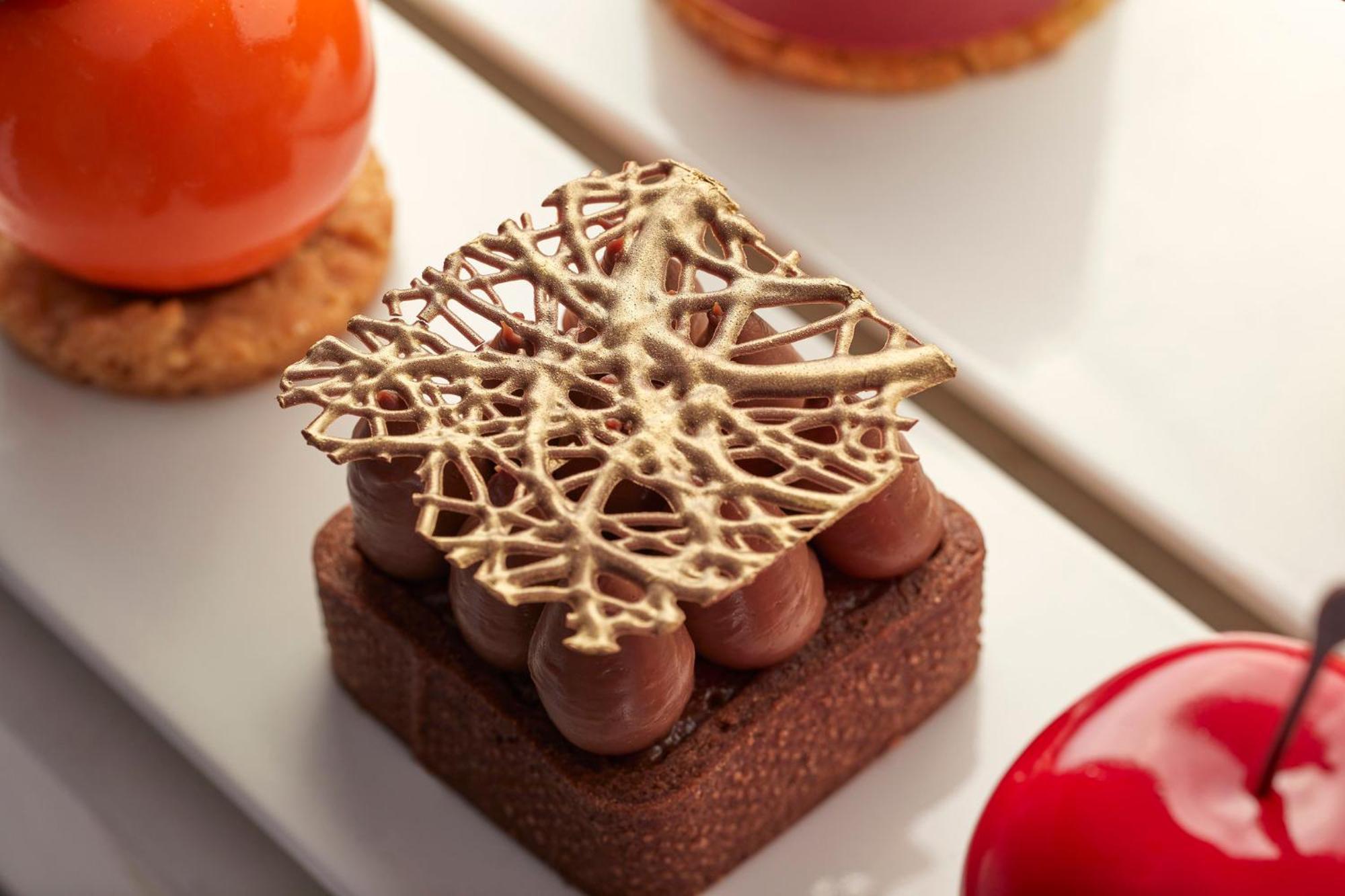 Mandarin Oriental, Santiago Hotell Exteriör bild A chocolate snowflake