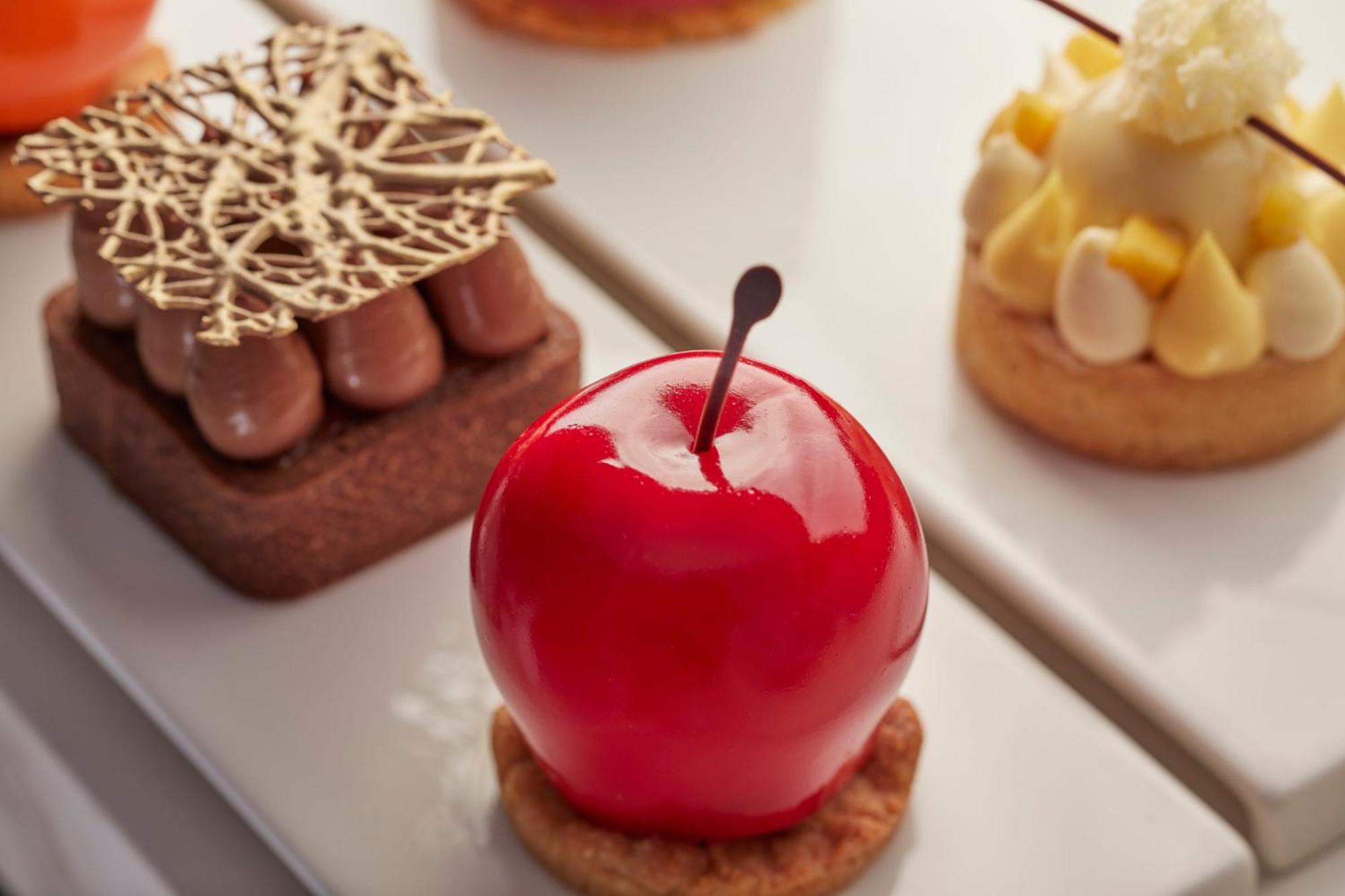 Mandarin Oriental, Santiago Hotell Exteriör bild A glazed apple dessert