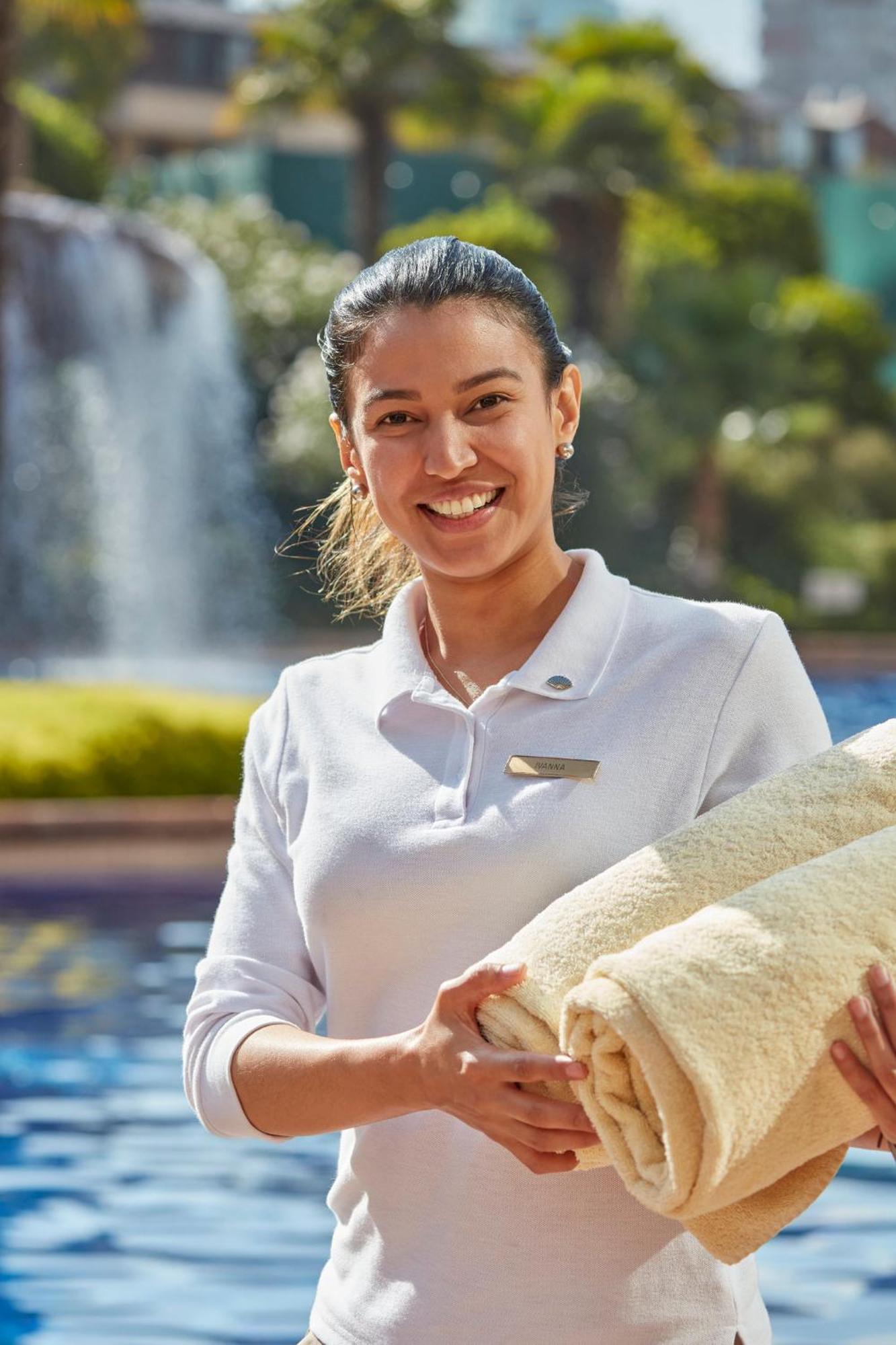 Mandarin Oriental, Santiago Hotell Exteriör bild A Disney cast member at Walt Disney World