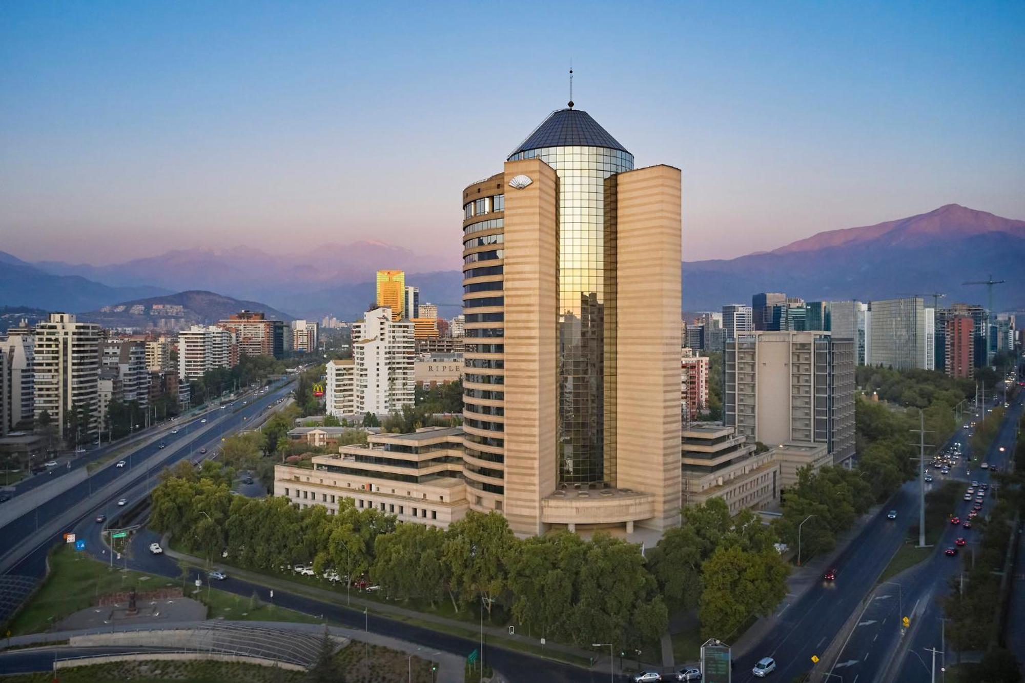 Mandarin Oriental, Santiago Hotell Exteriör bild The hotel in 2012