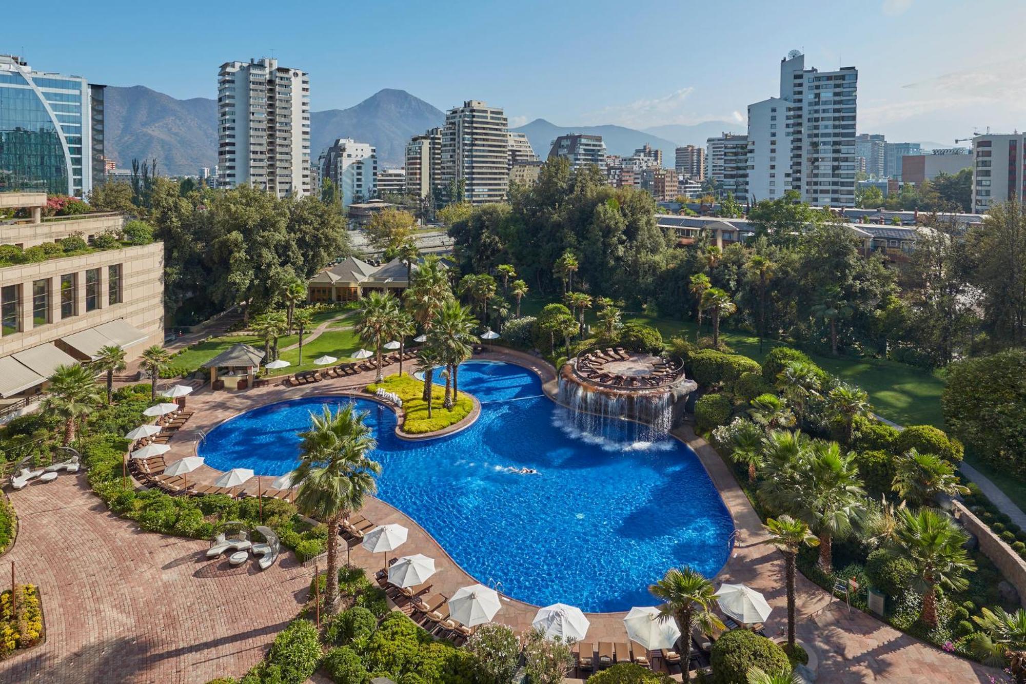Mandarin Oriental, Santiago Hotell Exteriör bild The swimming pool at the hotel
